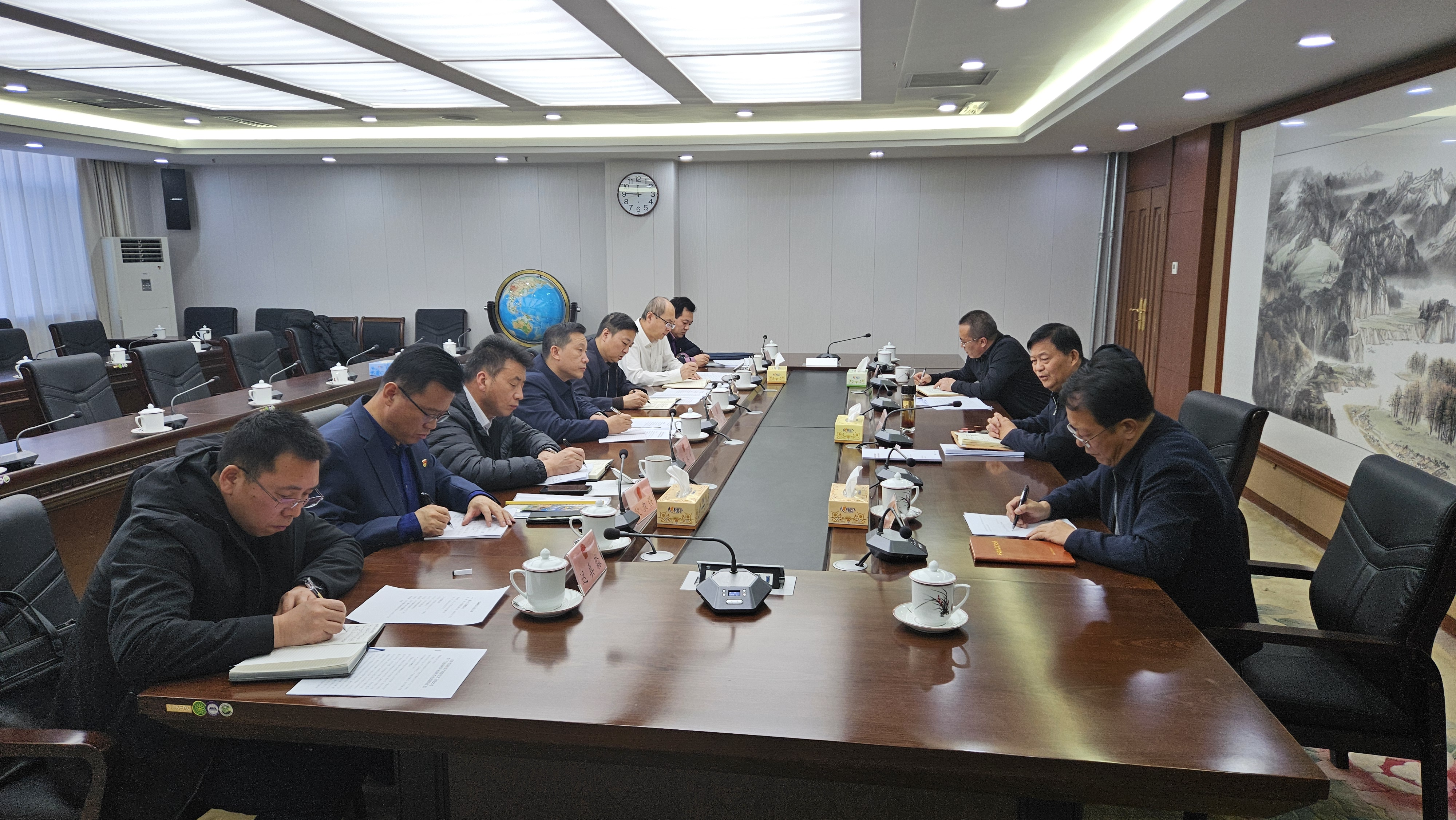 MG电子
李兴财拜会省人大常委会副主任、海南州委书记吕刚