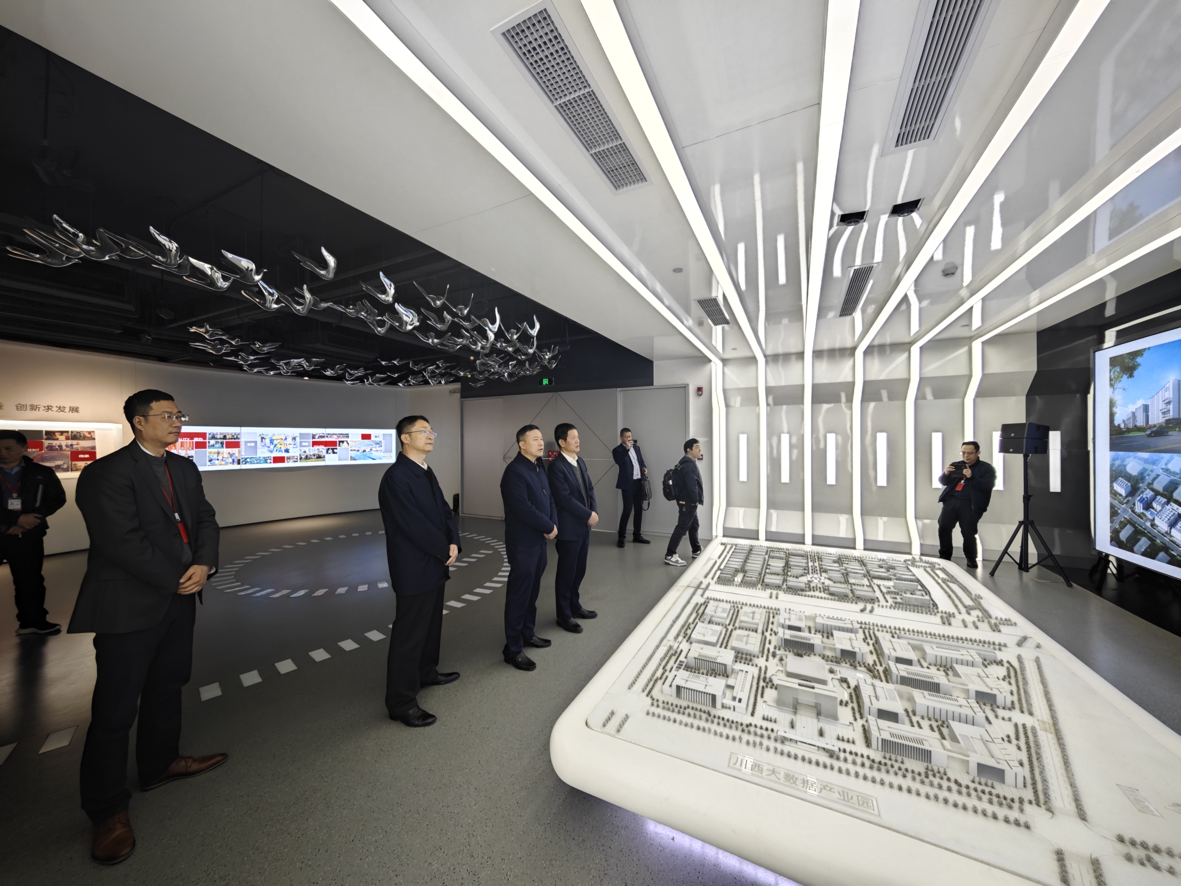 MG电子
公司主要领导带队赴杭州、广州、天津等地开展调研合作