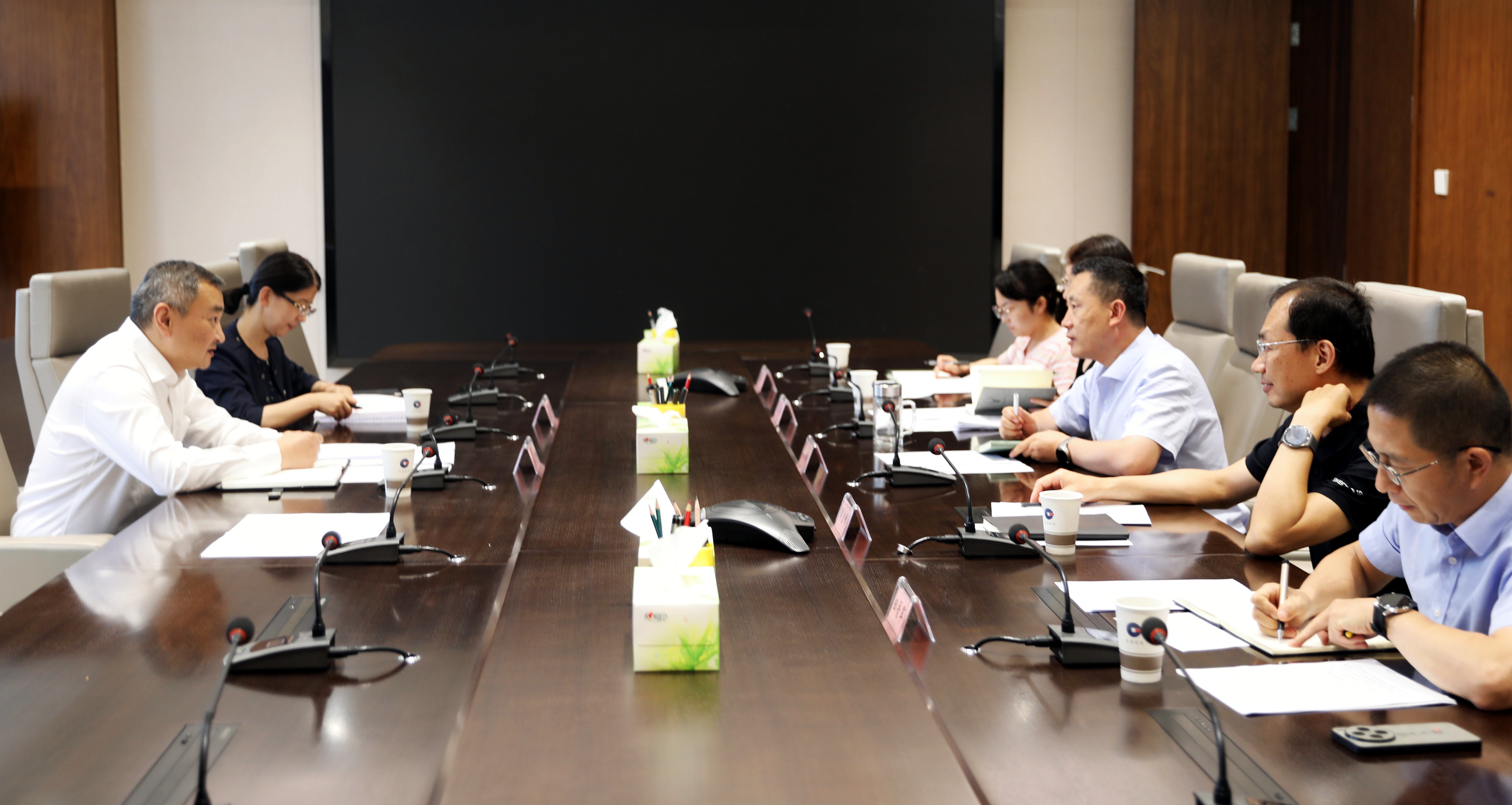 省国资委党委委员、副主任王军莅临MG电子
调研指导工作