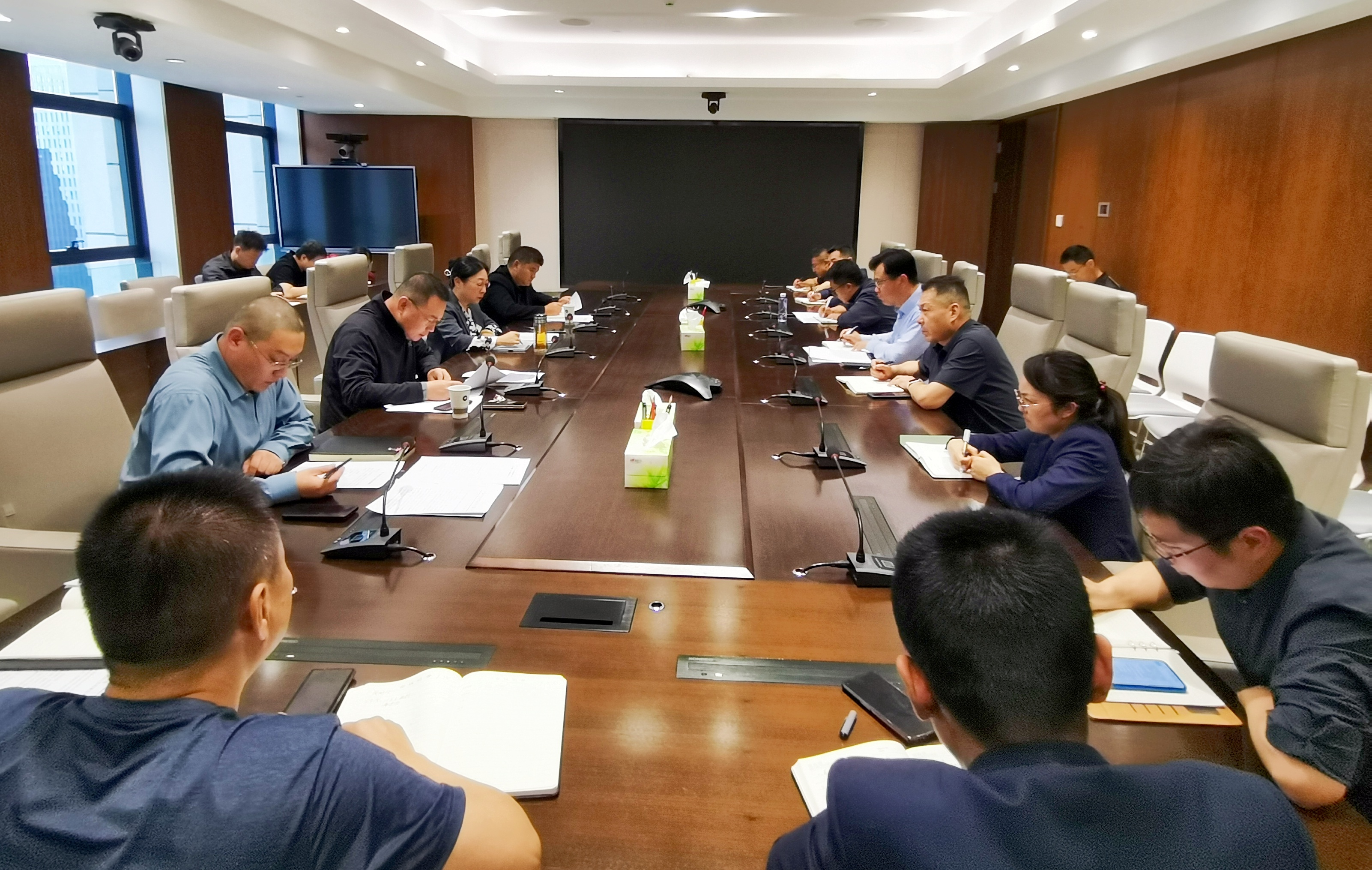 MG电子
召开安全生产隐患排查整治暨大型演唱会专题部署会