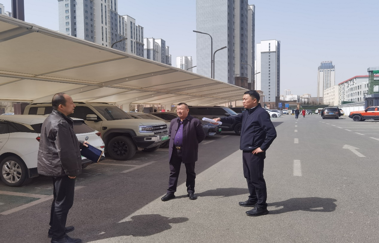 青海国晟新能源集团有限公司实地踏勘加速充电站布局