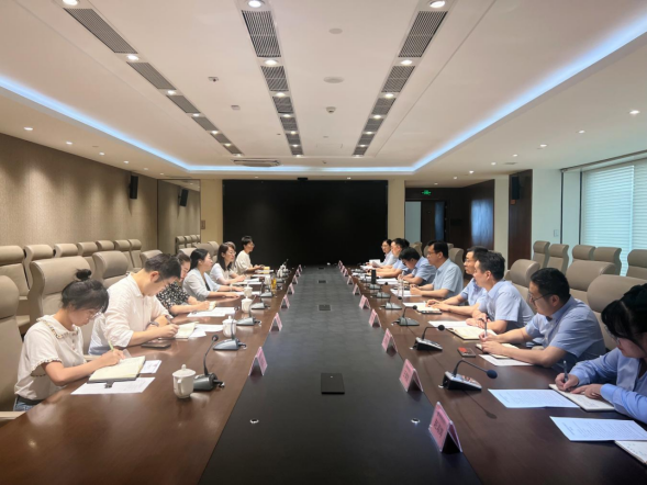 温浩一行莅临国旅公司调研指导